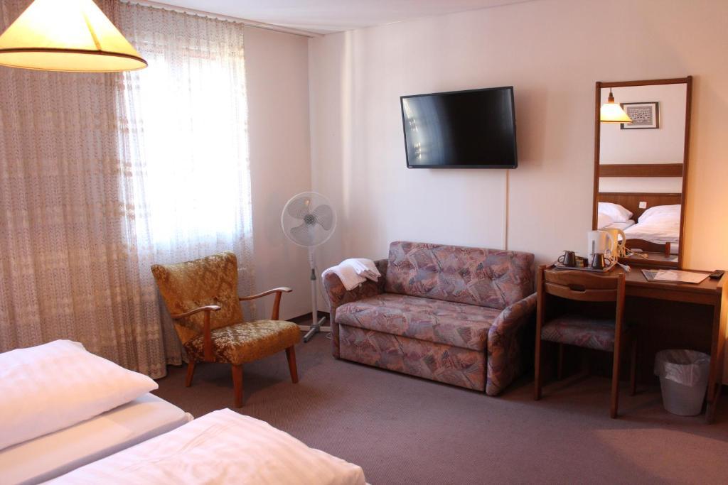Bahnhof Hotel Entrelagos
